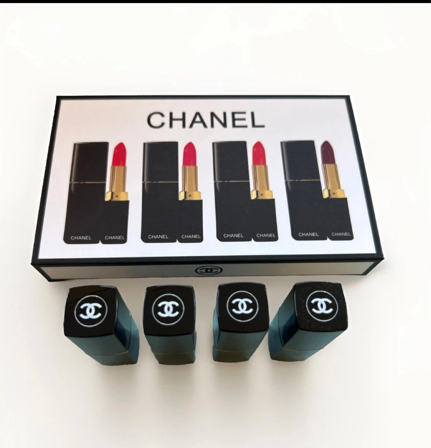 Beautiful Lipsticks Set of 4 Brand New in the box - photo 2