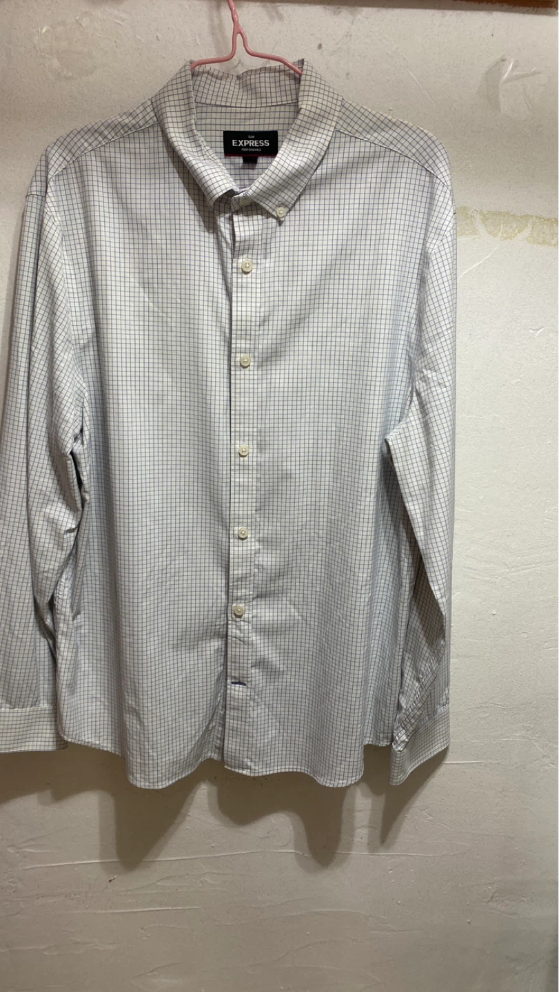 Men’s size large slim fit top