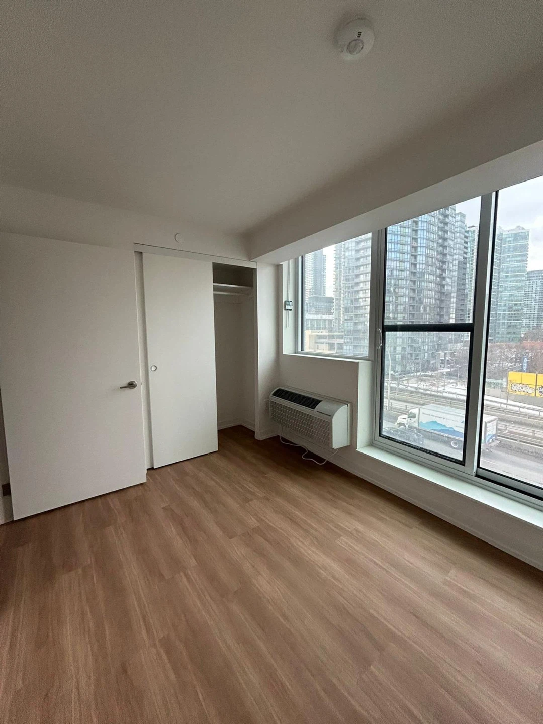 Private Room with Washroom - May 1st Move-In