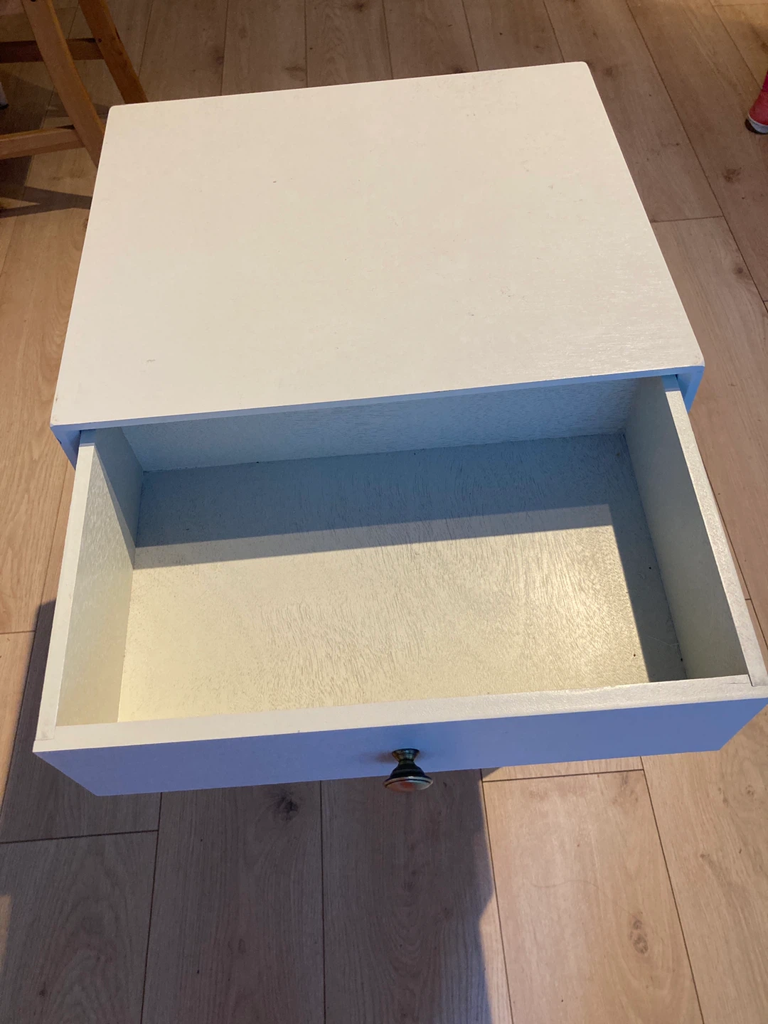 White Side Table with Built-in Power Outlet and USB Ports - photo 3