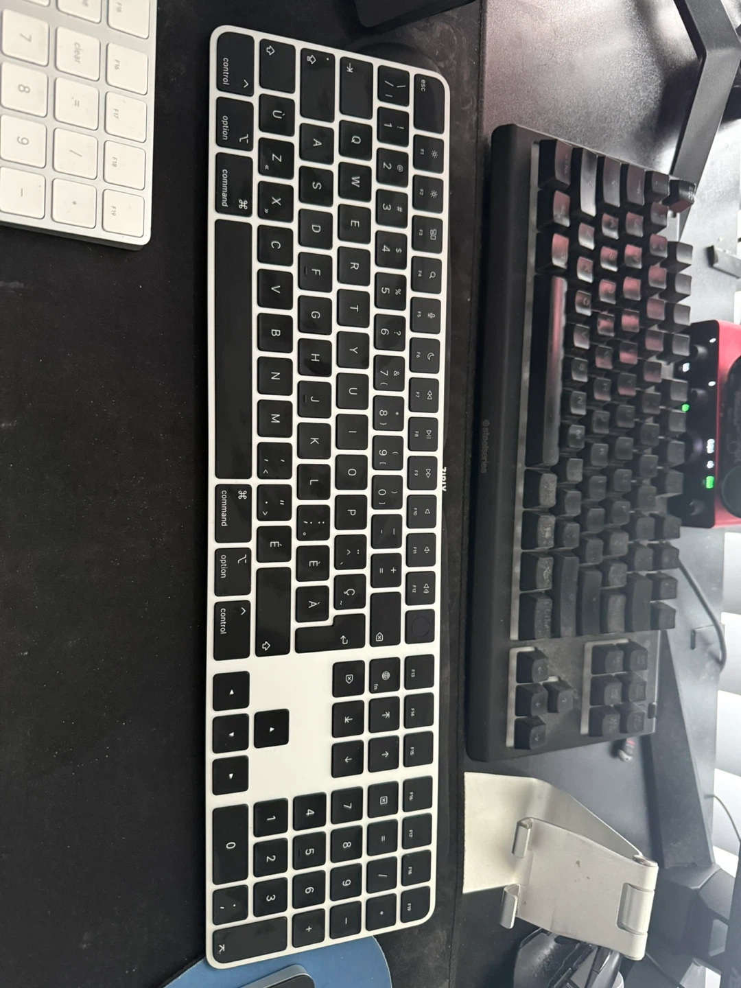 Apple Magic Keyboard/With fingerprint scanner English/French