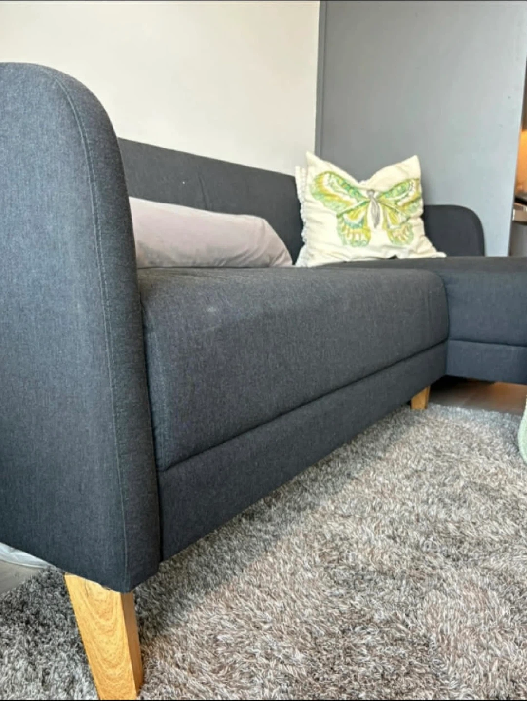 A couch - photo 2
