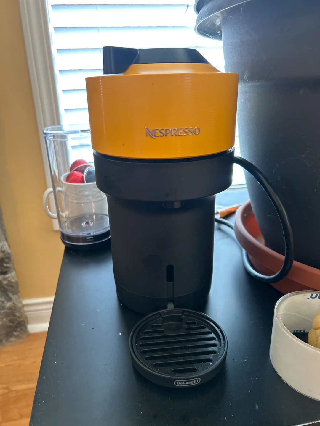 Nespresso Coffee Machine excellent condition barely used