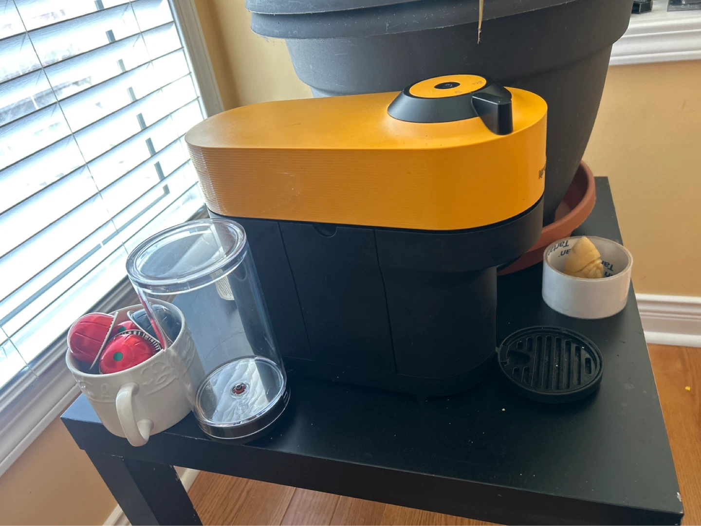 Nespresso Coffee Machine excellent condition barely used - photo 2