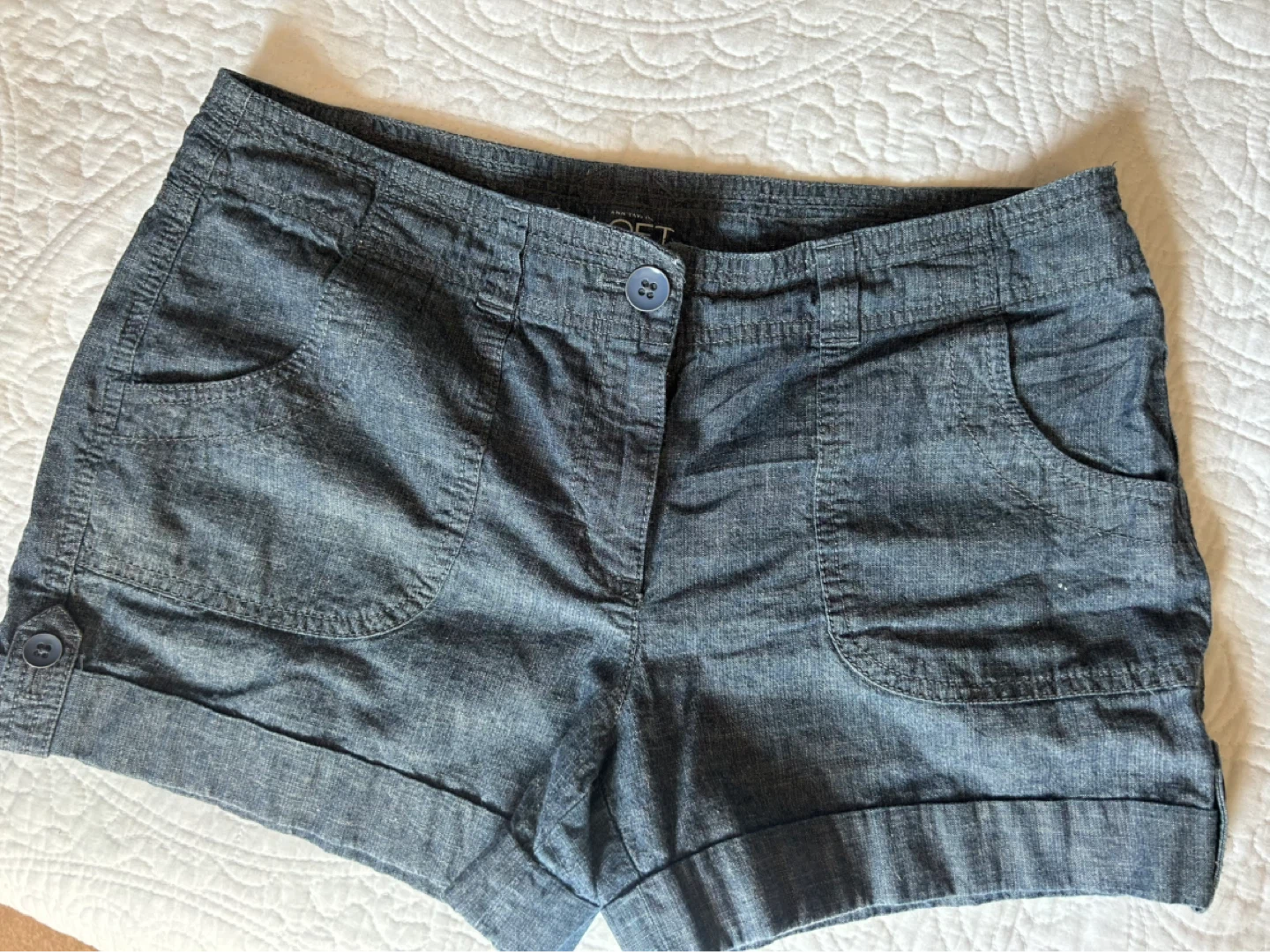 LOFT Blue Chambray Shorts & Universal Thread shirt (bundle) - photo 4