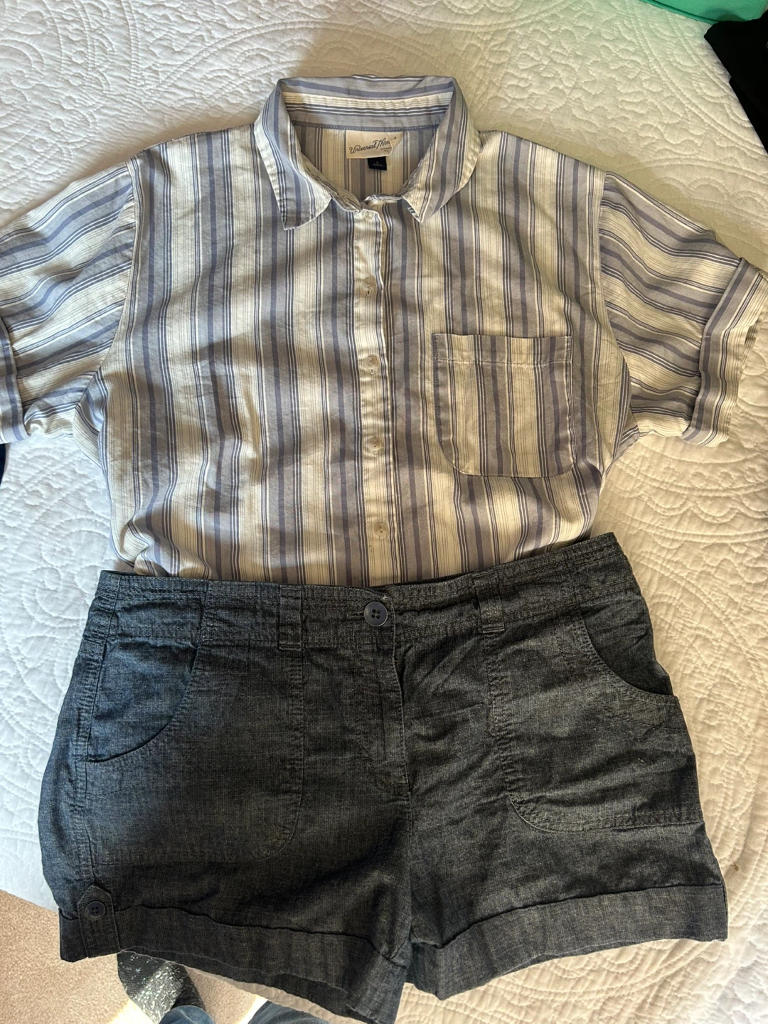 LOFT Blue Chambray Shorts & Universal Thread shirt (bundle) - photo 5