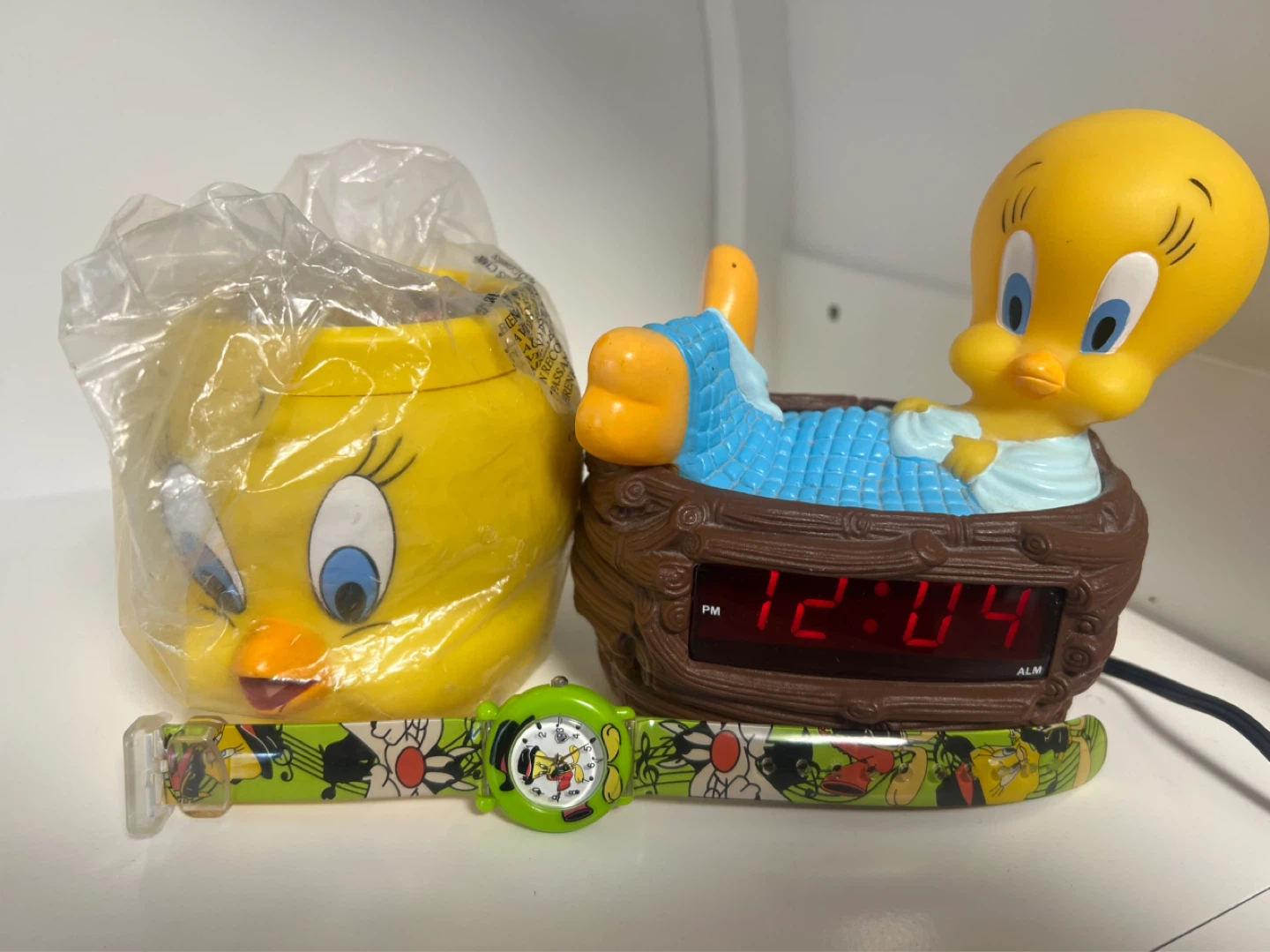 Vintage Tweety Bird Alarm Clock and Watch Set and collectors mug