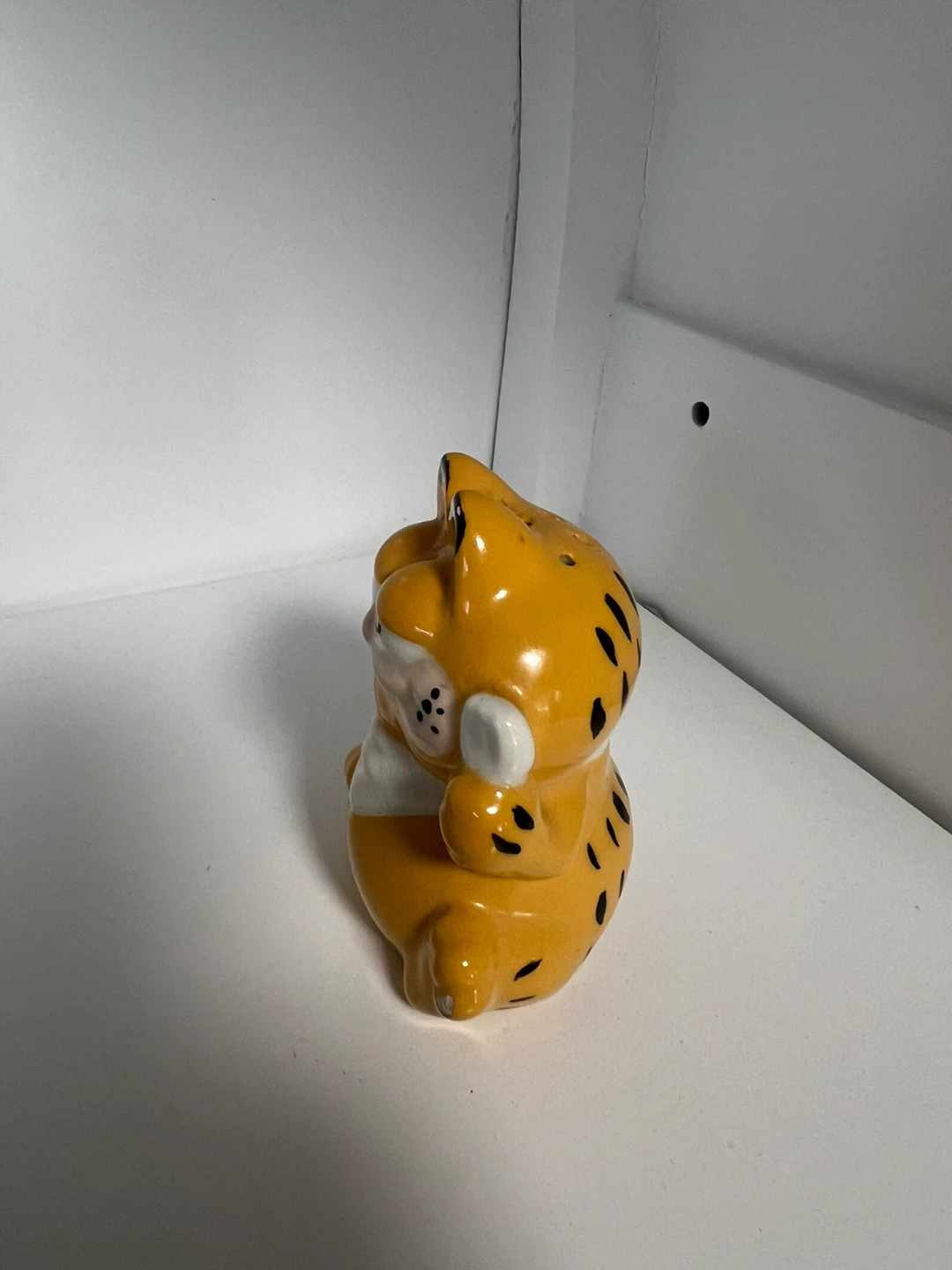 Vintage Garfield salt or pepper shaker - photo 4