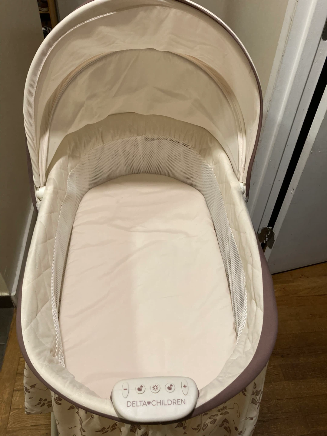 Delta Children Bassinet - photo 5