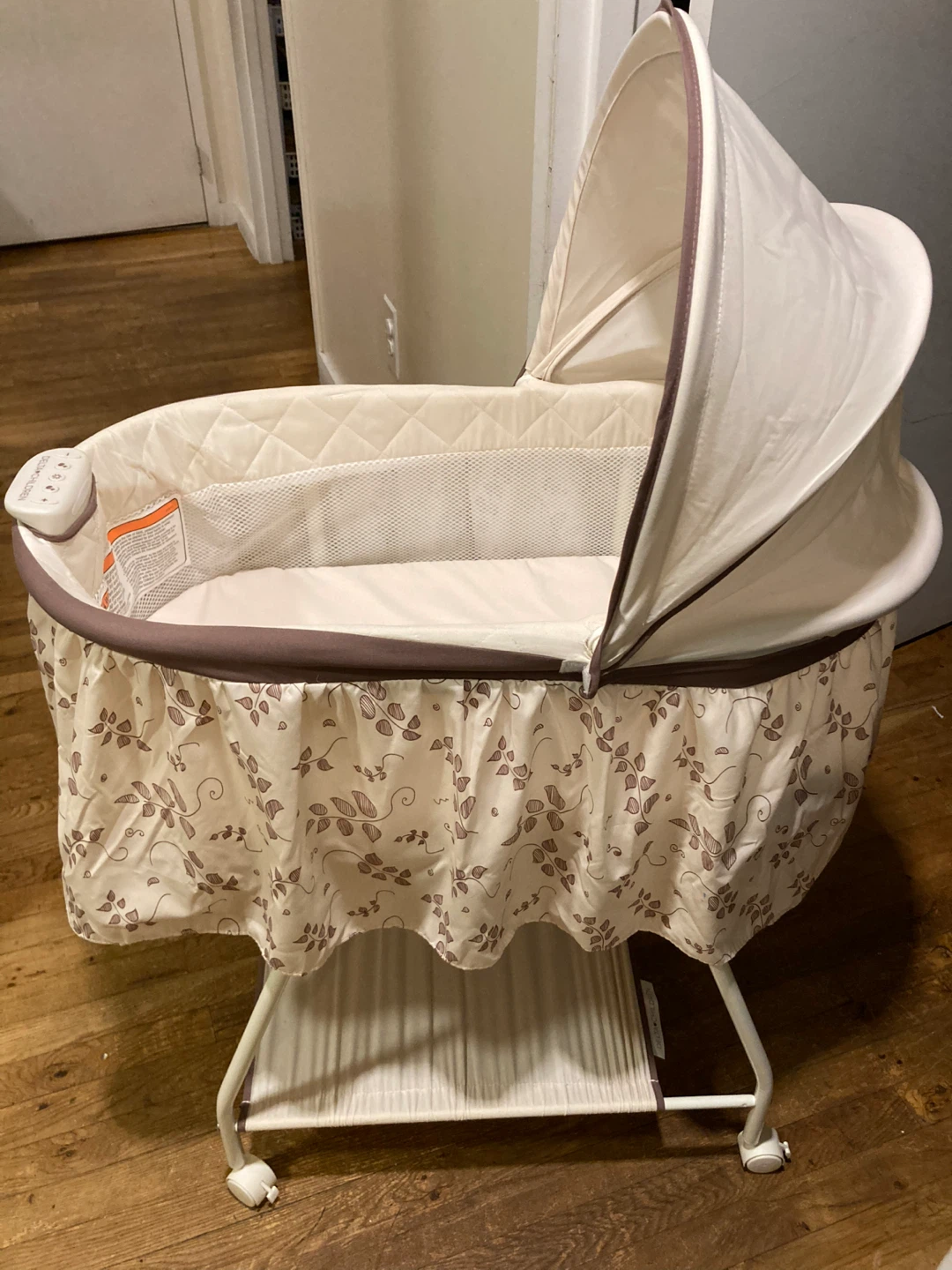 Delta Children Bassinet - photo 4