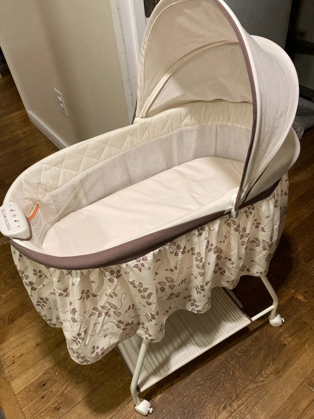 Delta Children Bassinet - photo 2