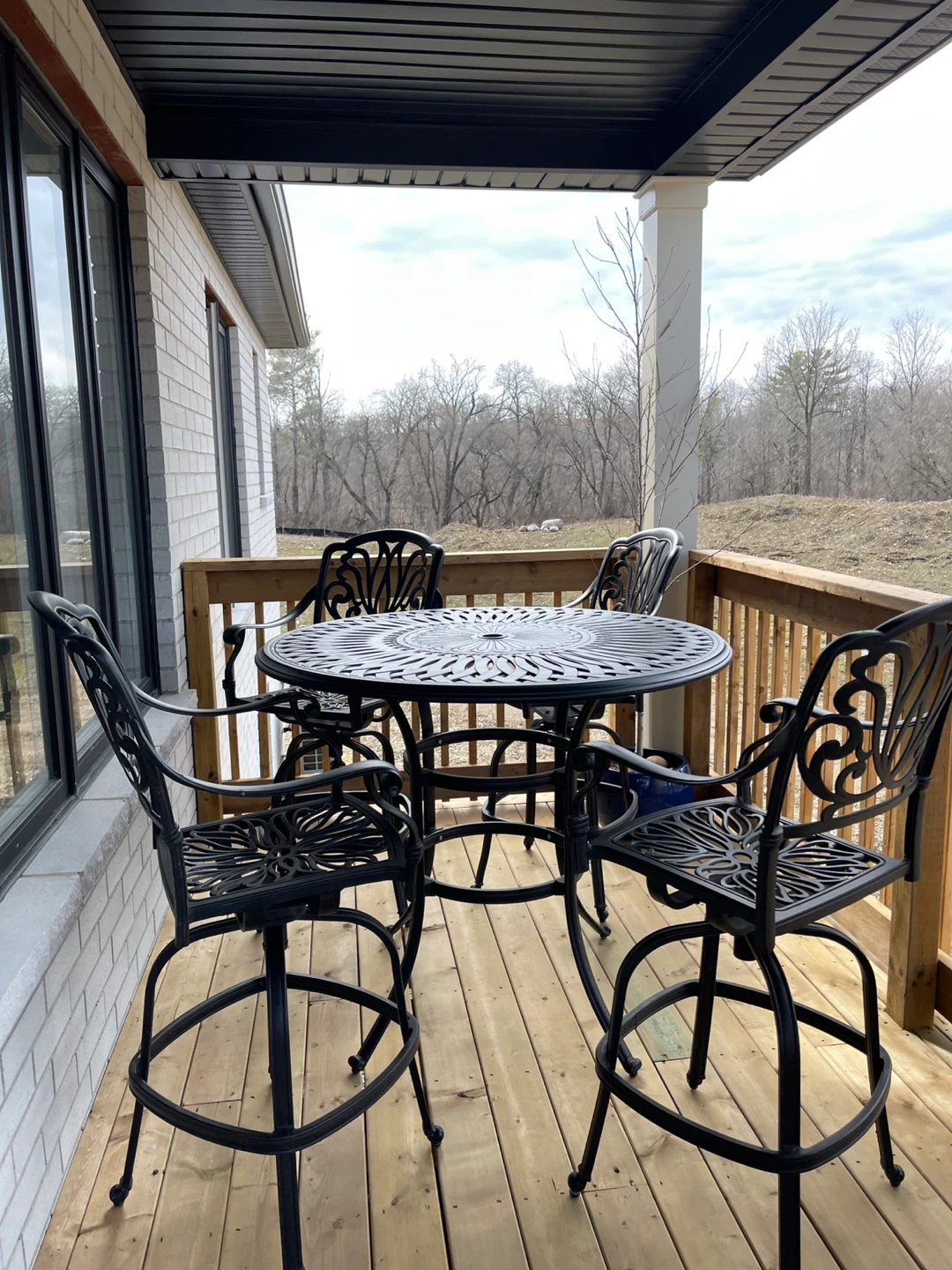 Black Metal Outdoor Bar Set with Round Table and 4 Stools