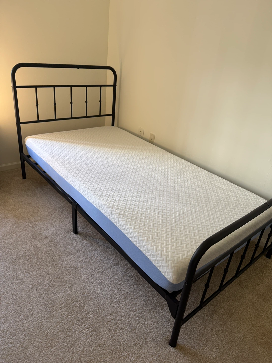 Like New! Zinus 6 Inch Twin Foam Mattress