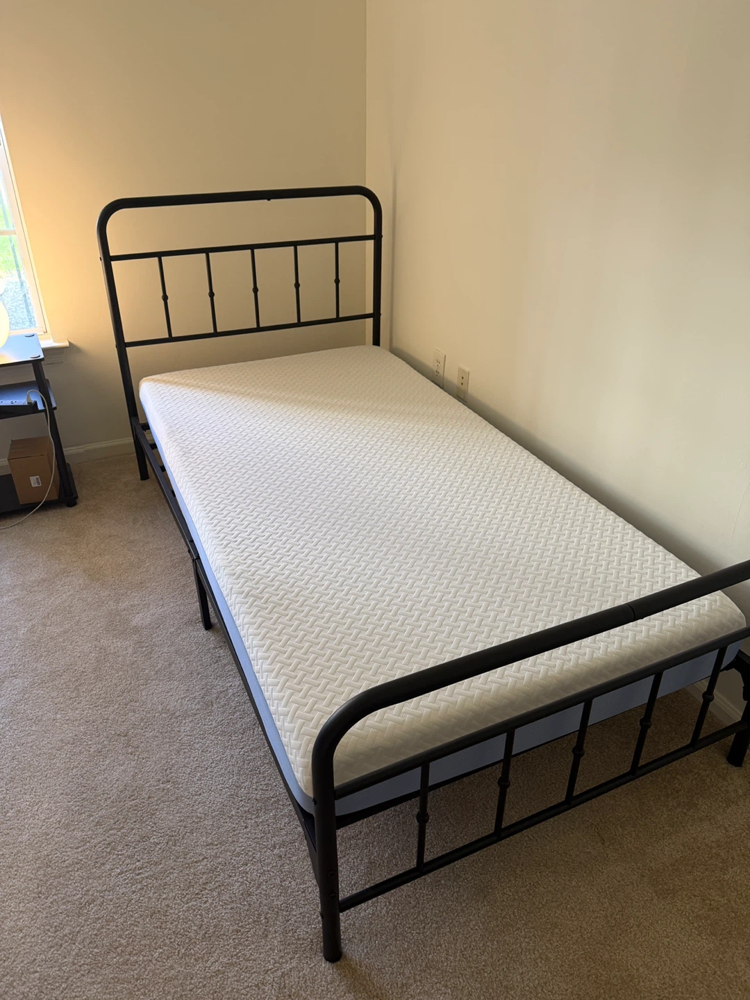 Like New! Zinus 6 Inch Twin Foam Mattress - photo 2
