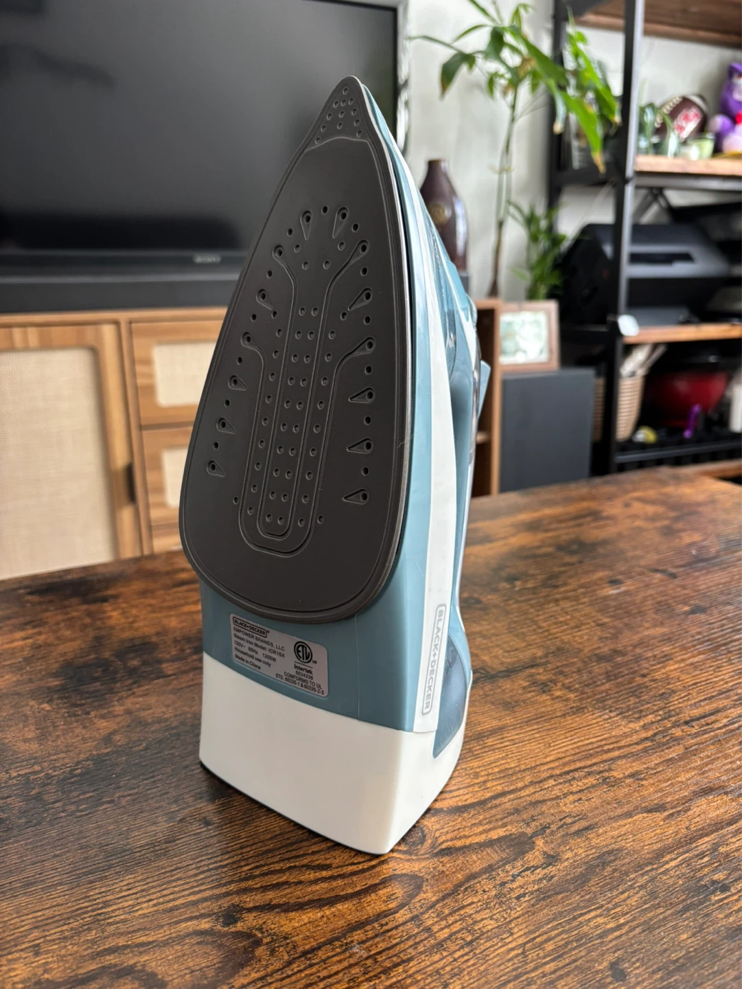 BLACK+DECKER EvenSteam Iron (like new!) - photo 3