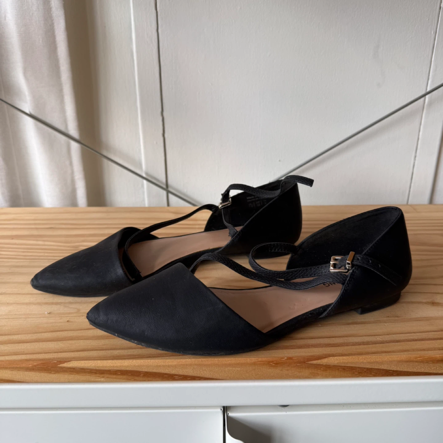 Black  Flats
