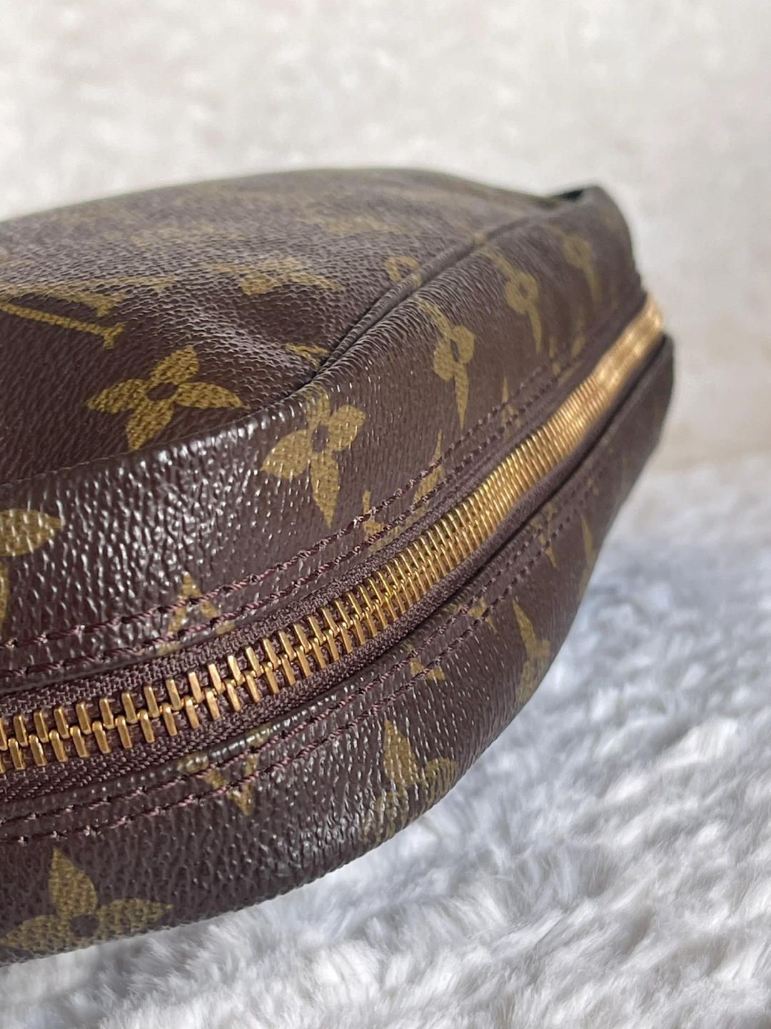 Louis Vuitton Monogram Truouse 23 Toiletry Pouch - photo 3