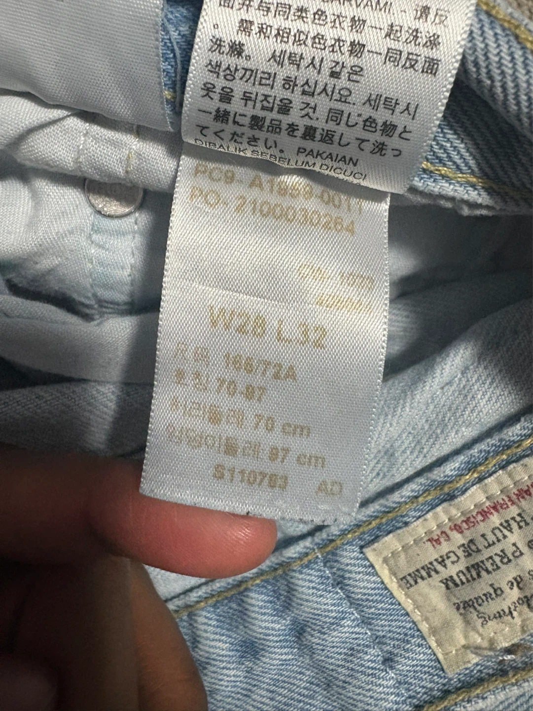 Levi's 501 Light Wash Jeans W28 L32 - photo 3