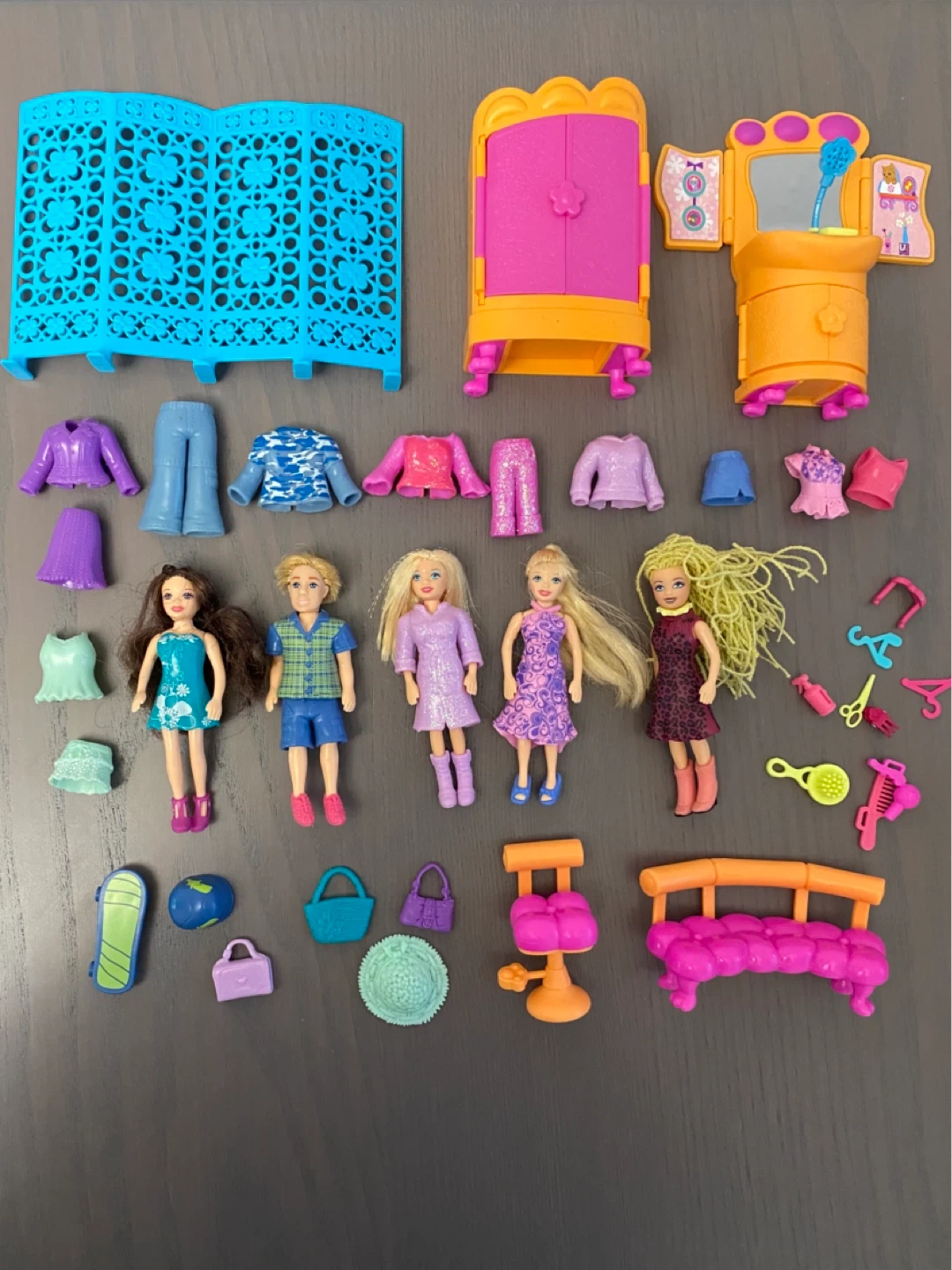 Vintage Polly Pocket Glits and Glam Day Spa Trendy extra dolls