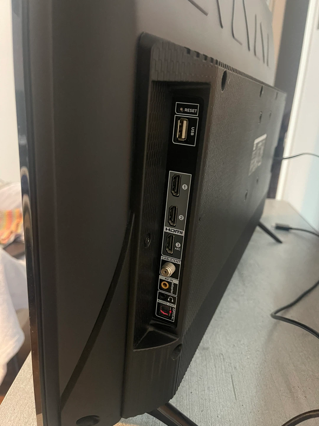 TCL 32" Roku smart TV - photo 4