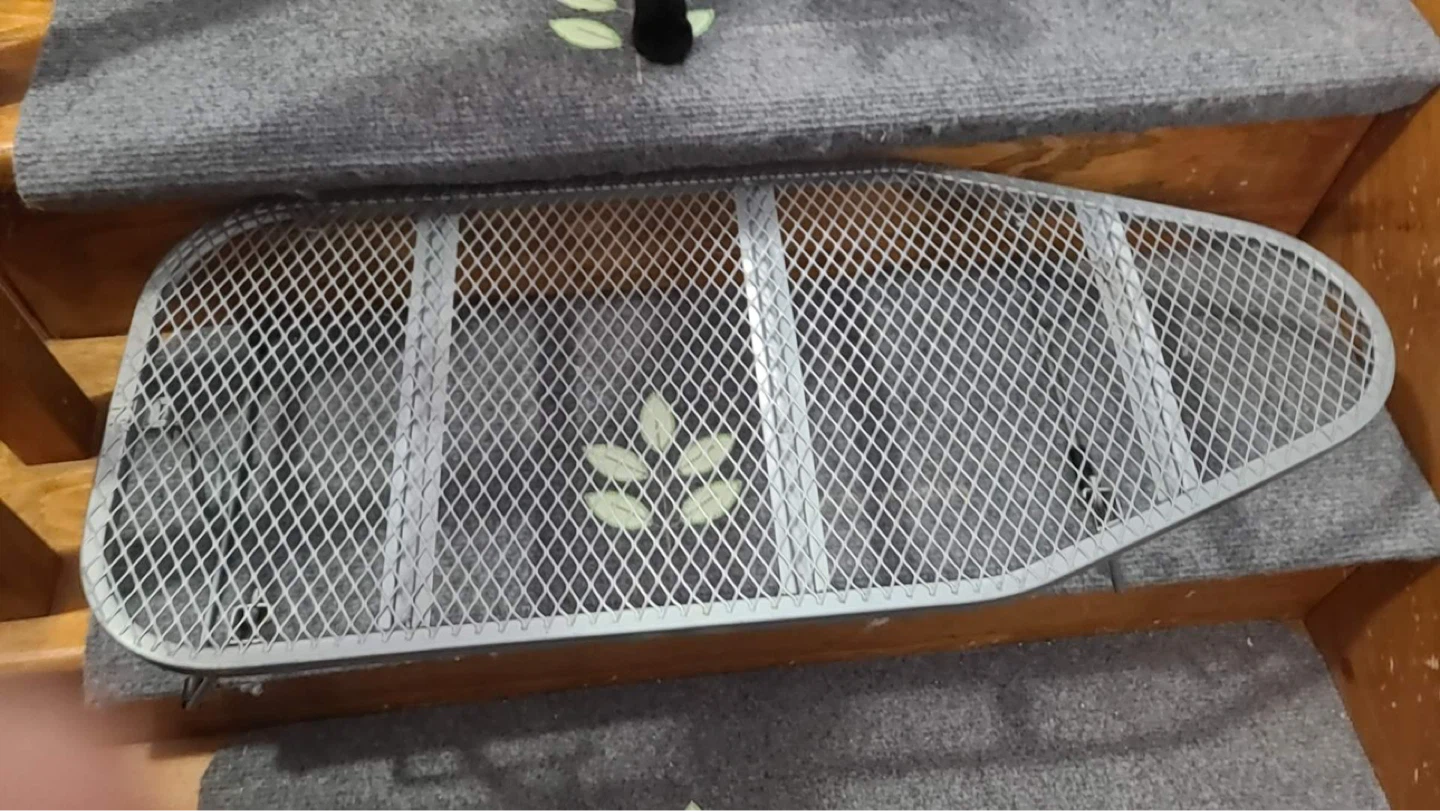 Metal ironing board press stand
