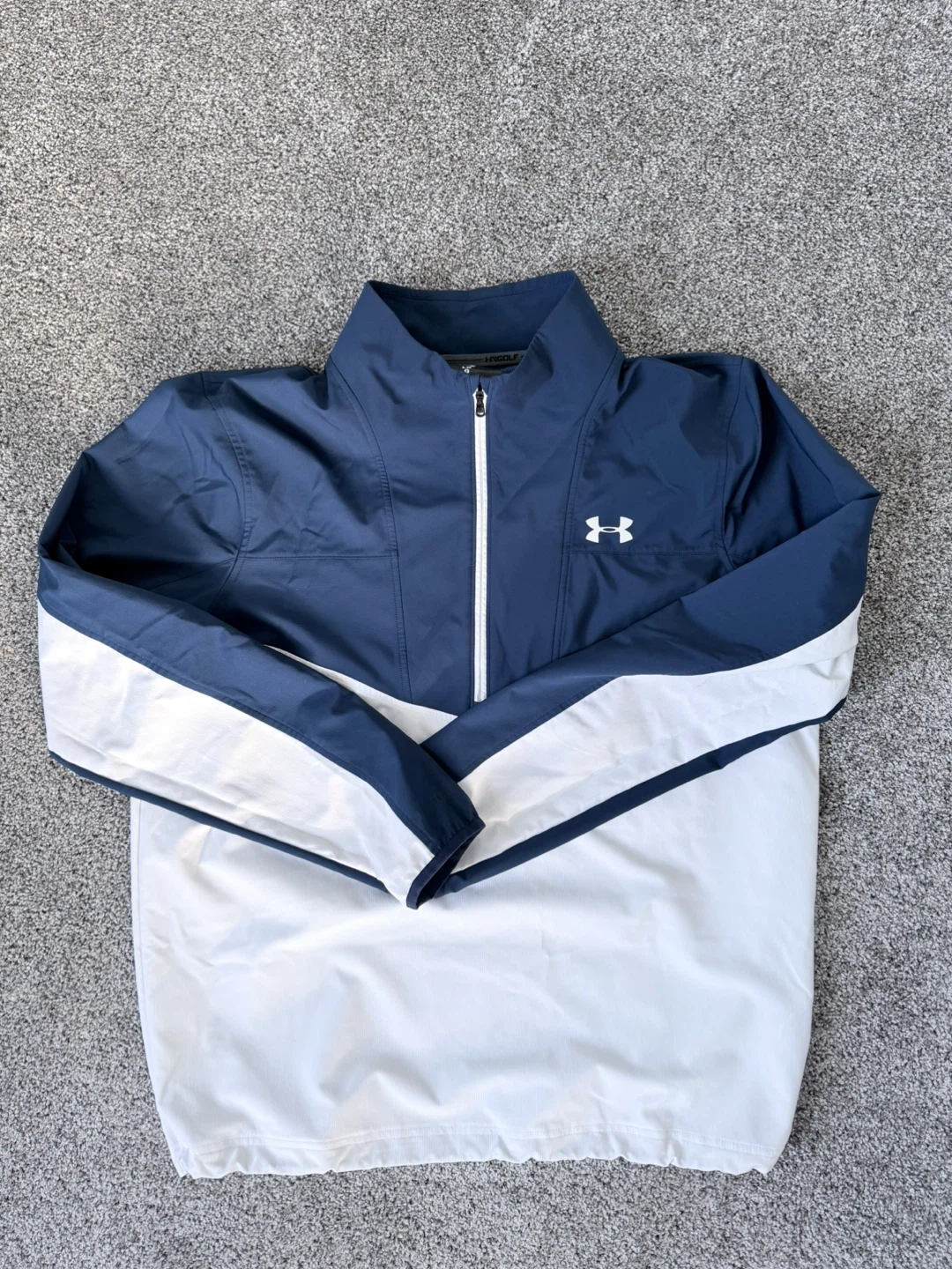 Under Armour rain hoodie brand new M size