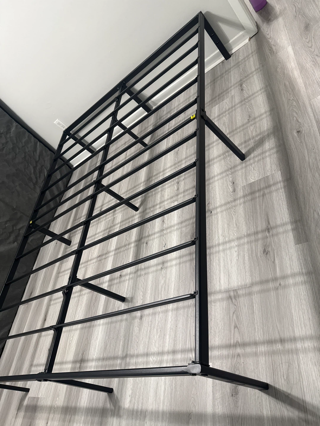 Queen Metal Bedframe - photo 3