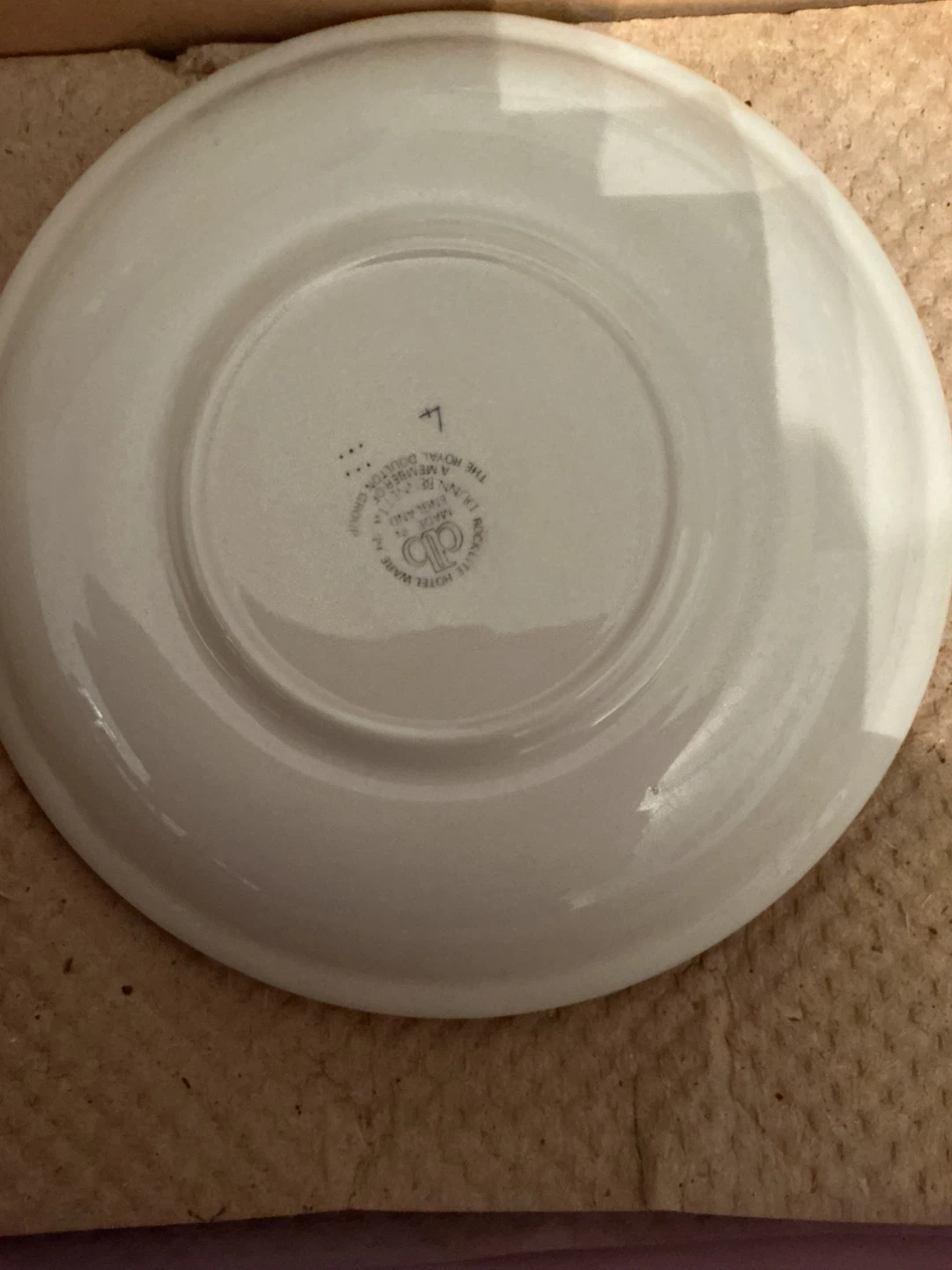 Hotelware by D.P. Ransomes & Co. Ltd. - 6 7/8" Plates & Mugs - photo 3