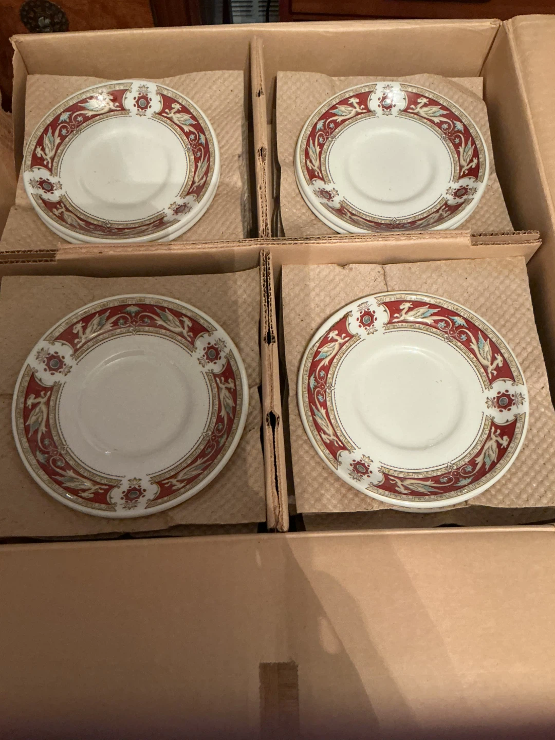 Hotelware by D.P. Ransomes & Co. Ltd. - 6 7/8" Plates & Mugs - photo 2