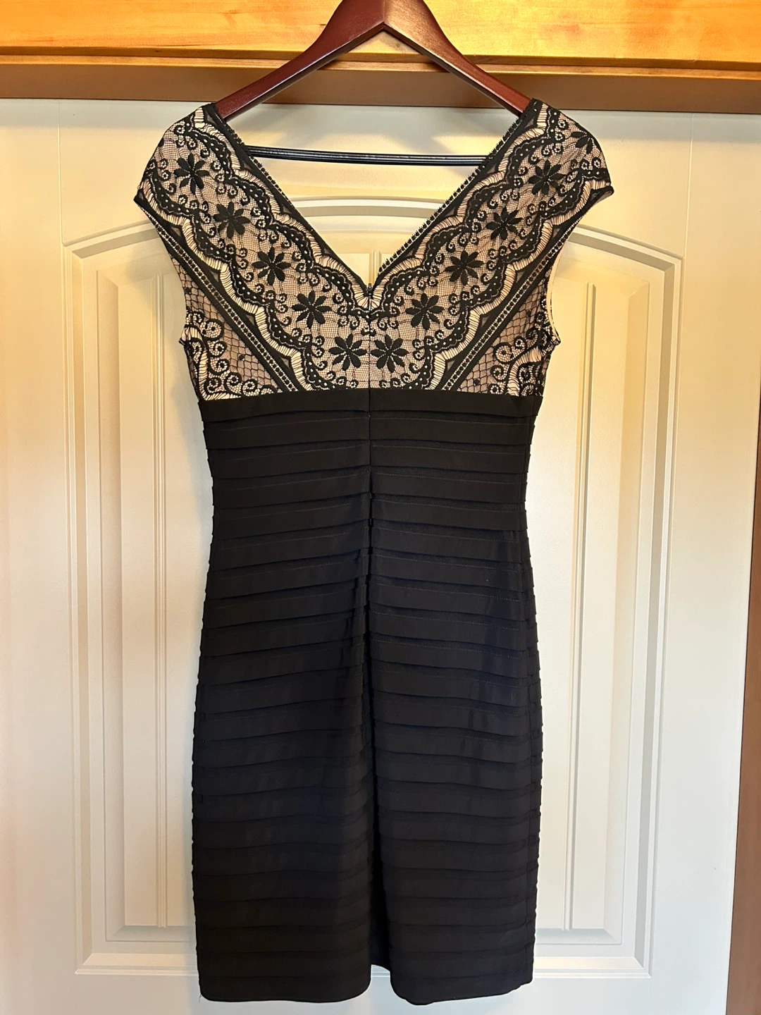 Adrianna Papell Black Lace Overlay Sheath Dress Size 6 - photo 2