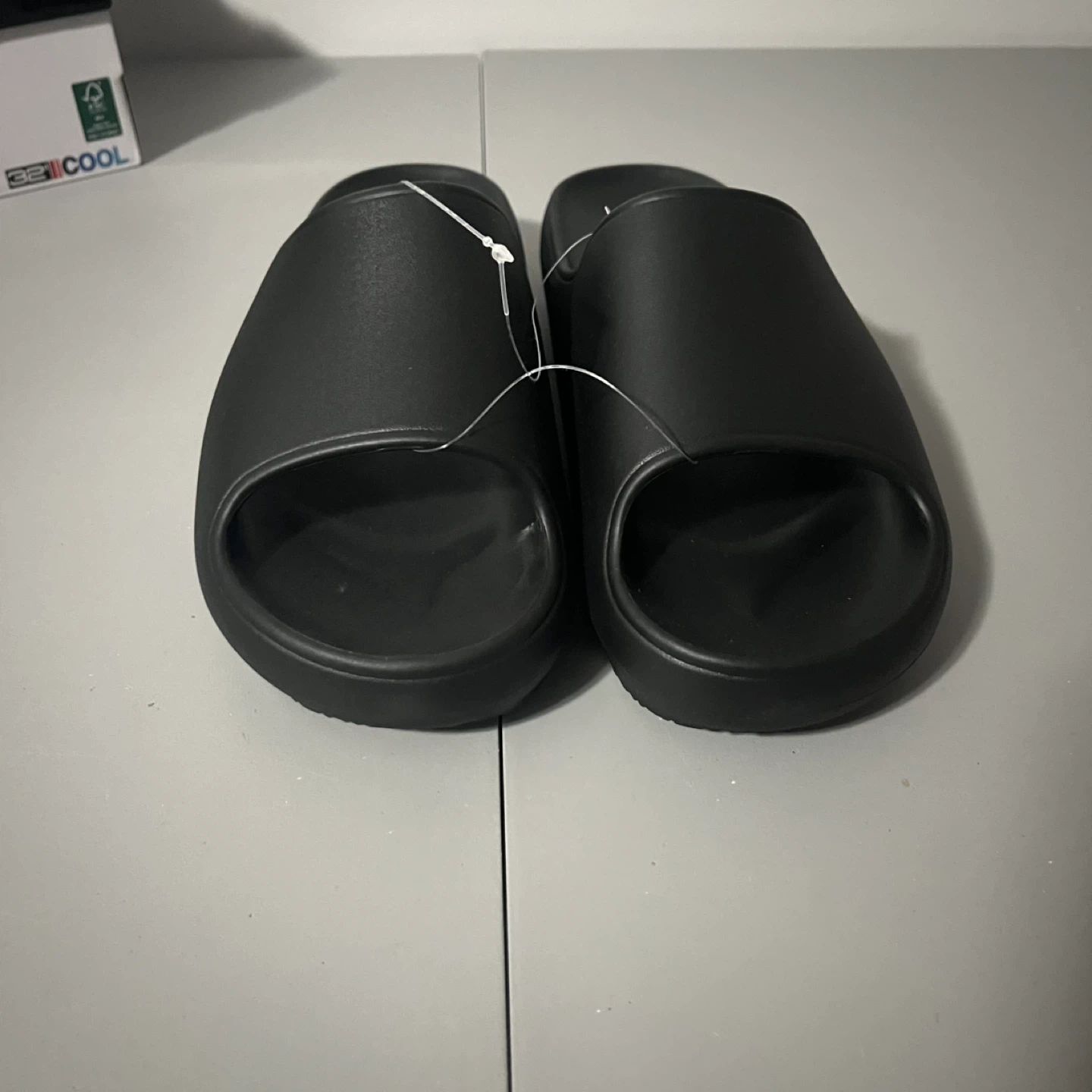 32 Degrees Black Slide Sandals Size 7.5 Medium NWT - photo 2