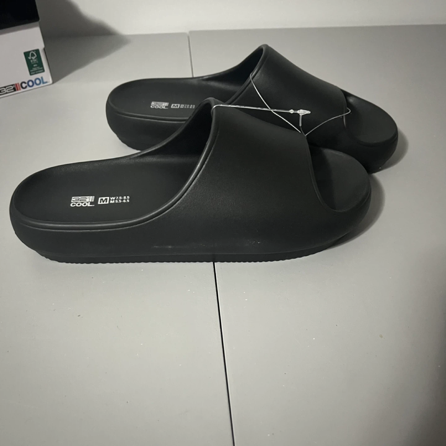 32 Degrees Black Slide Sandals Size 7.5 Medium NWT - photo 3