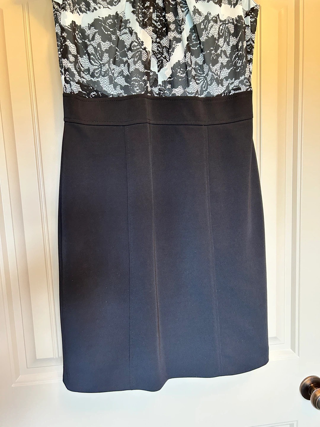 ✨ Elegant Tahari Dress – Size 6 ✨ - photo 4
