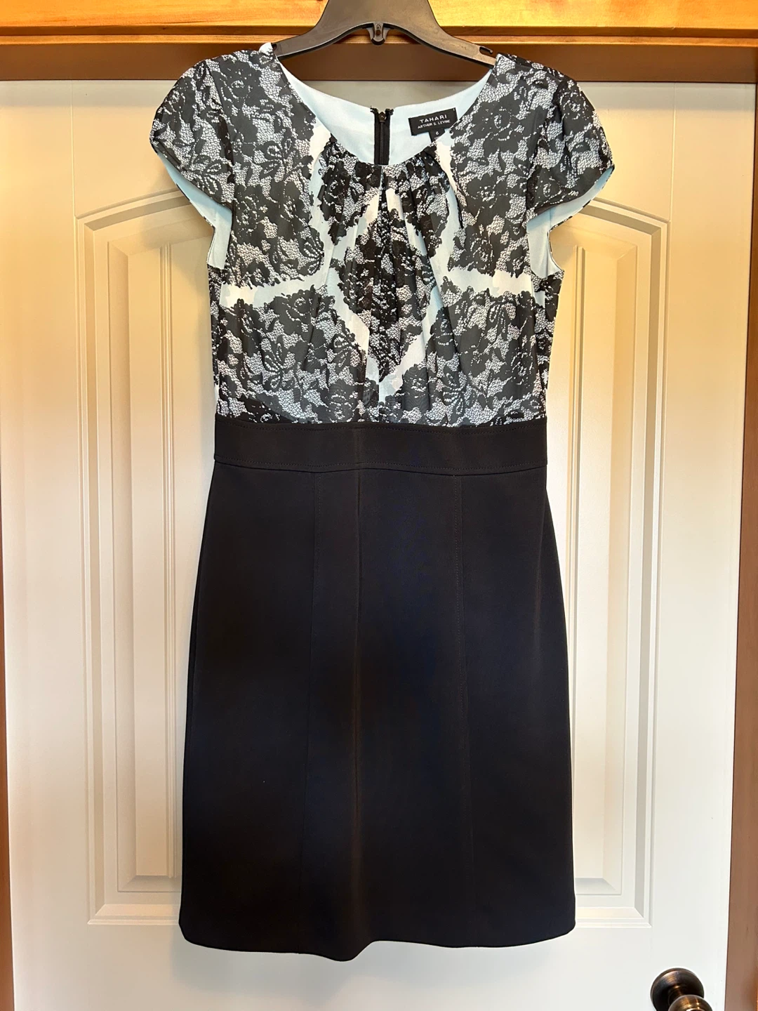 ✨ Elegant Tahari Dress – Size 6 ✨ - photo 3