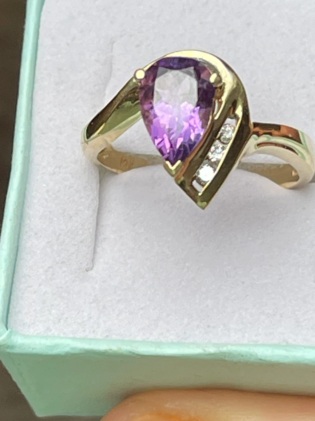 Solid 10k yellow gold amethyst and diamond ring . - photo 2