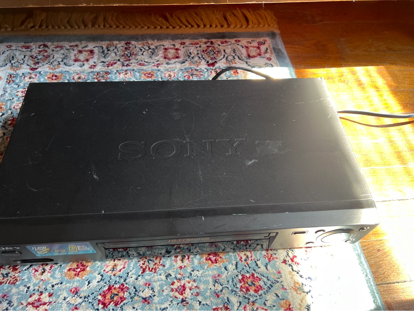Sony SLV-N77 Hi-Fi Stereo VCR - photo 3