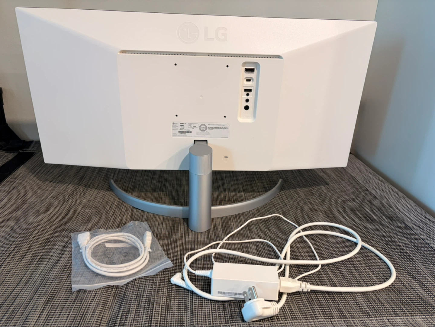 LG 29-inch UltraWide monitor - photo 2