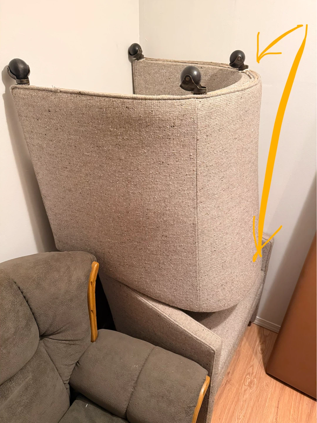 Upholstered High-Back Accent Chair with Casters 🌱