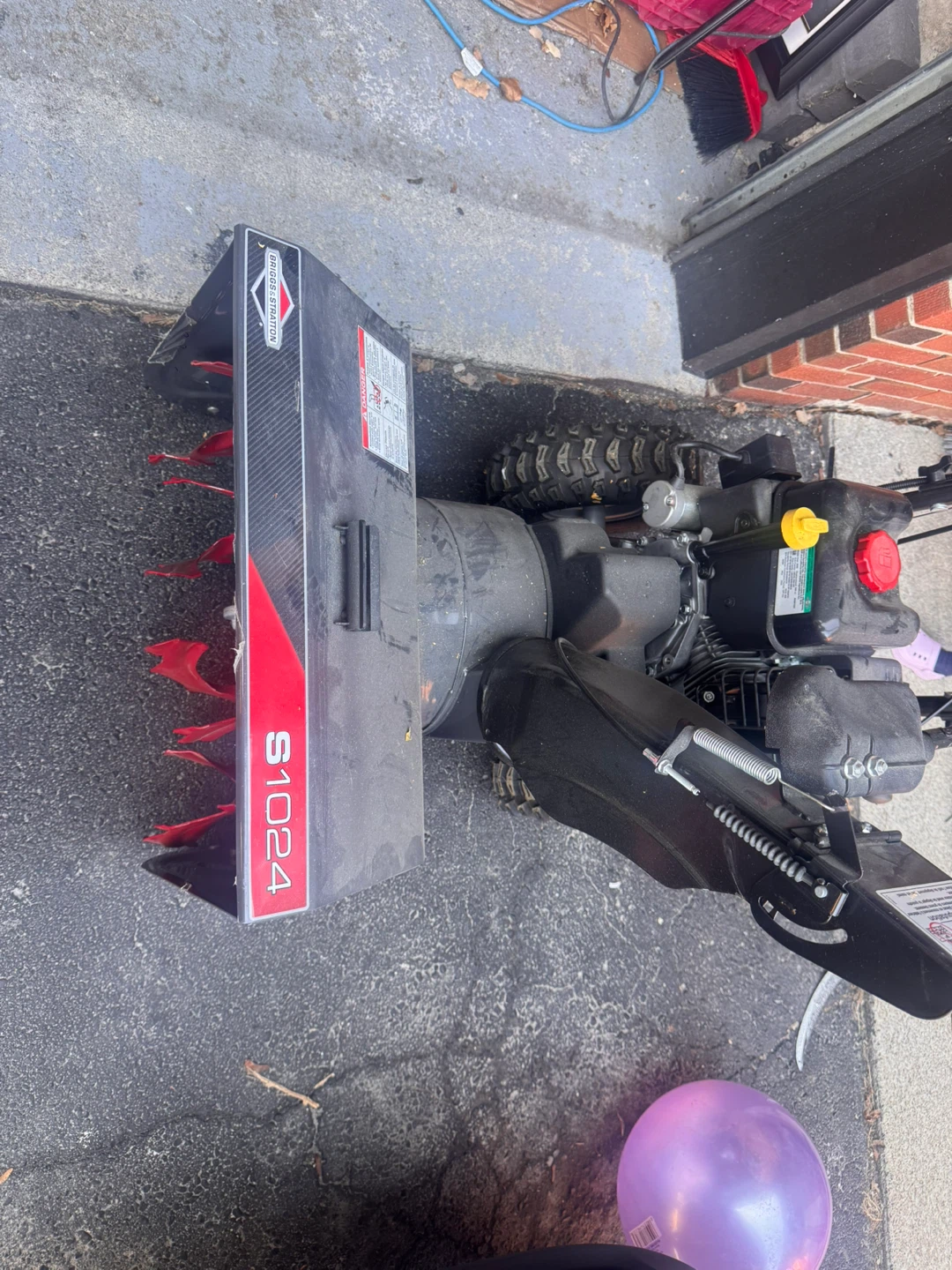 Briggs & Stratton S1024 Snow Blower - photo 2