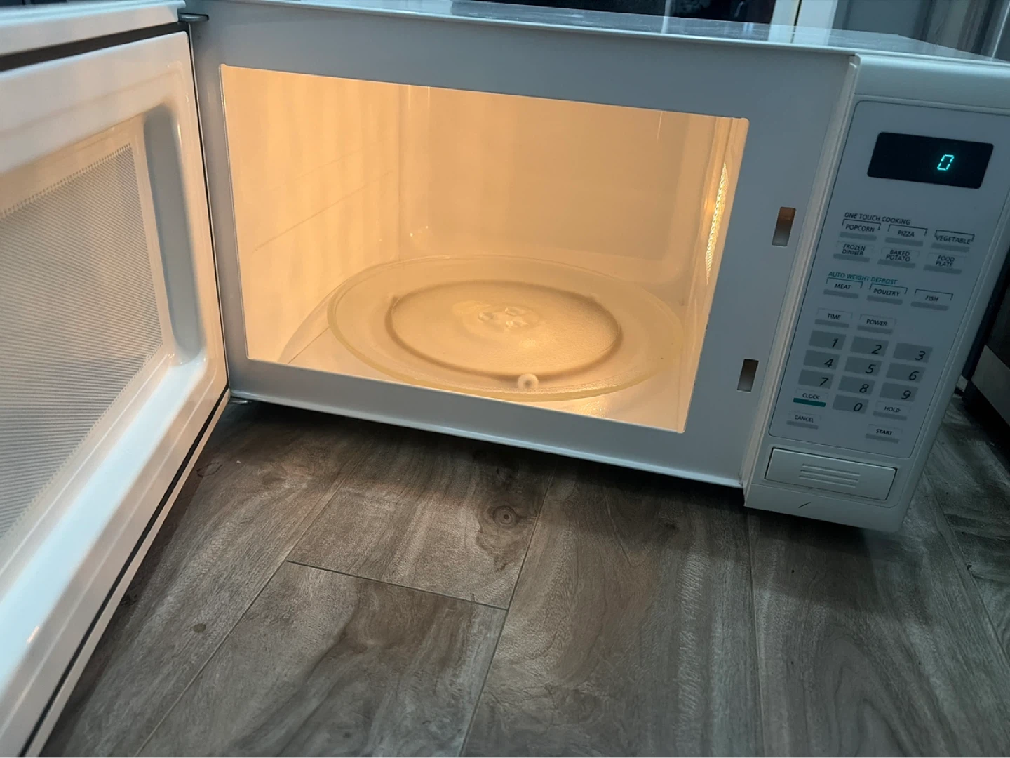 Frigidaire Microwave - photo 2