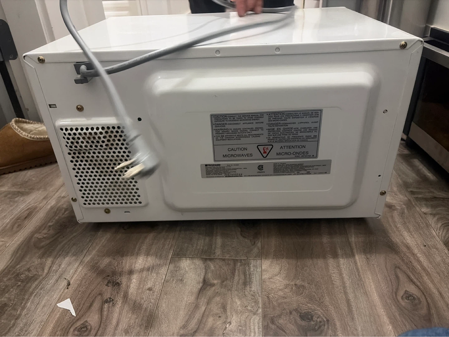 Frigidaire Microwave - photo 3