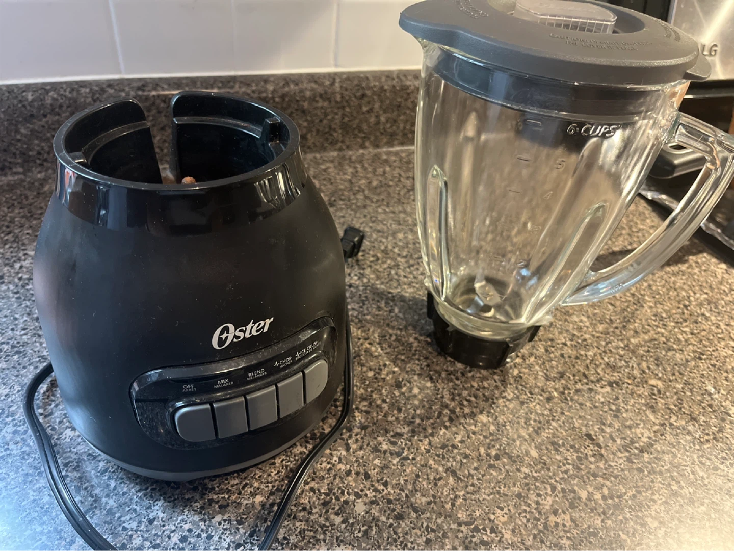 MOVING SALE ‼️ Oster Blender Base and Glass Jar