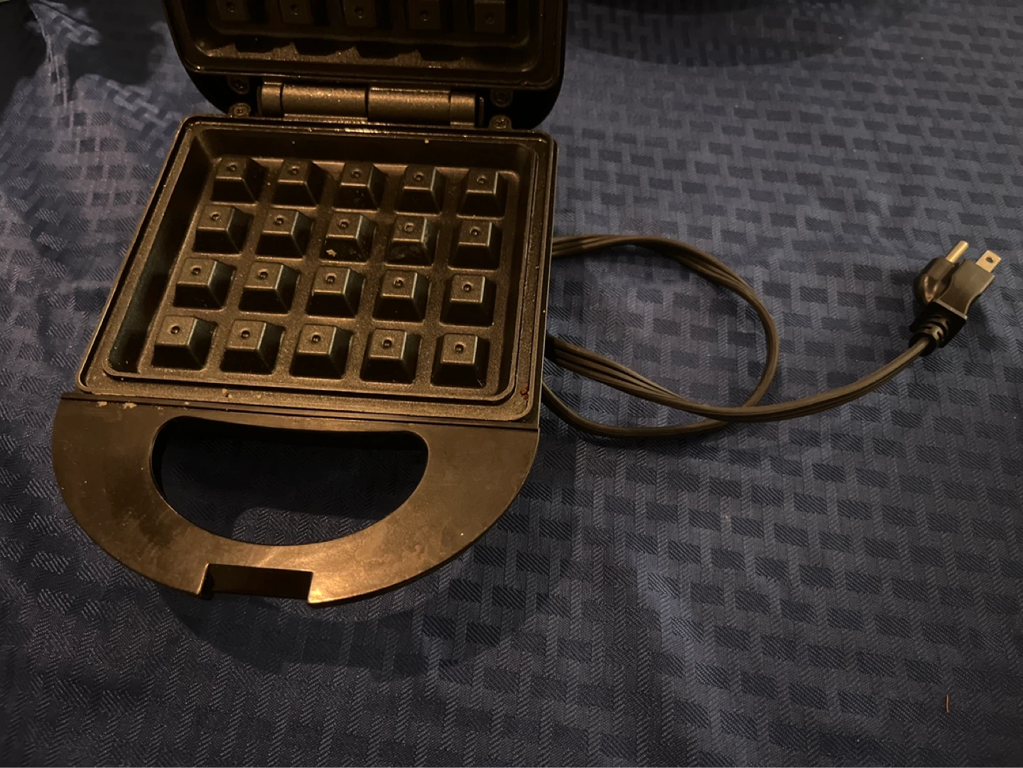 MOVING SALE ‼️ Black Waffle Maker - photo 3