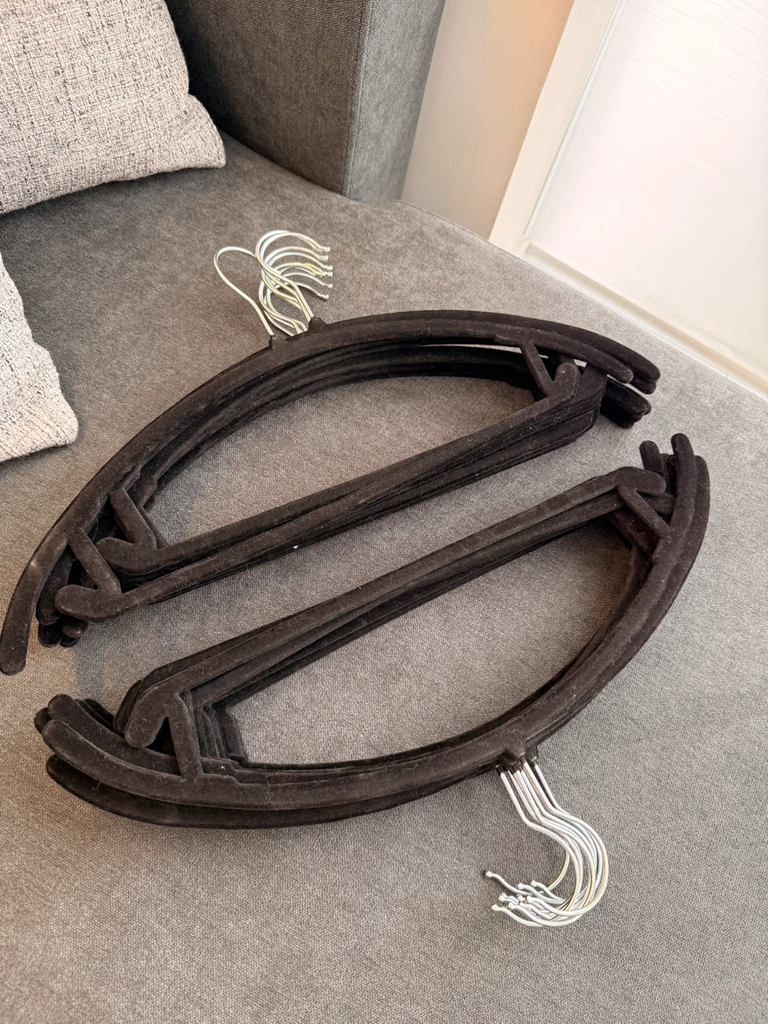 Set of 28 Black Velvet Clothes Hangers - photo 2