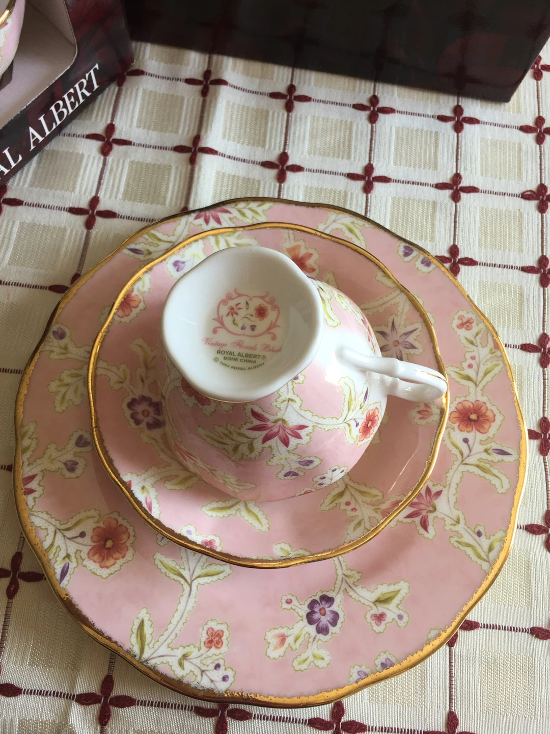 Royal Albert 3-Piece Bone China Tea Set - photo 4