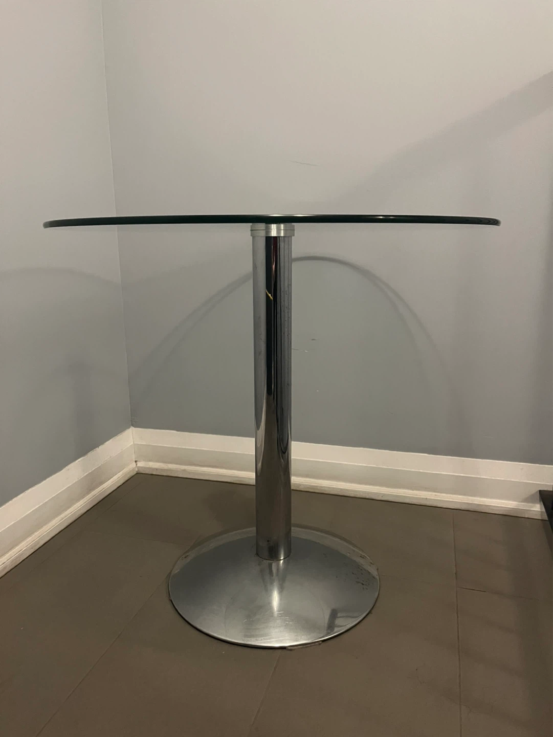 round glass table - photo 3