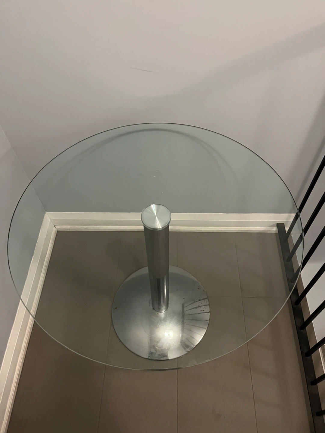 round glass table - photo 2