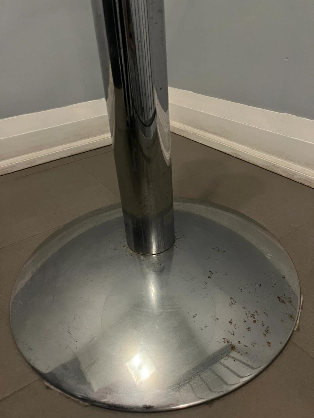 round glass table - photo 5