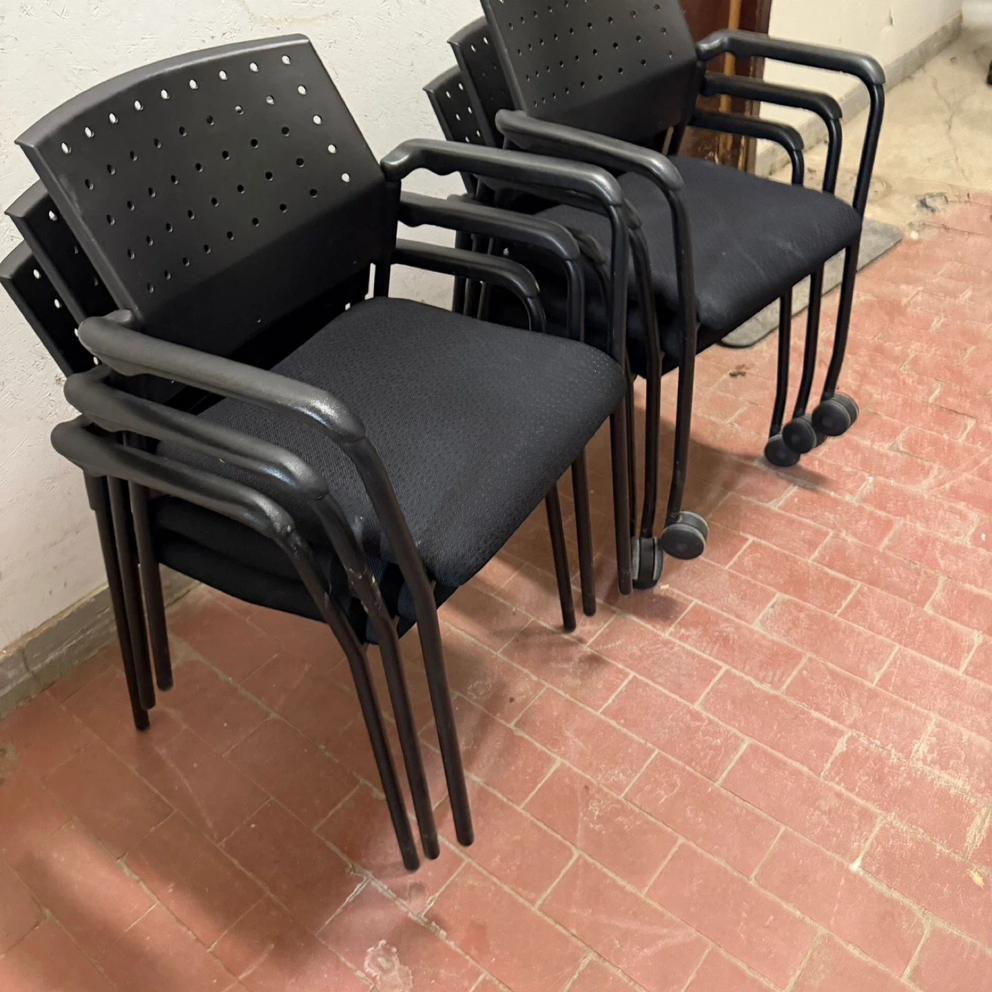 6 Sonic guest chairs with armrests - photo 2