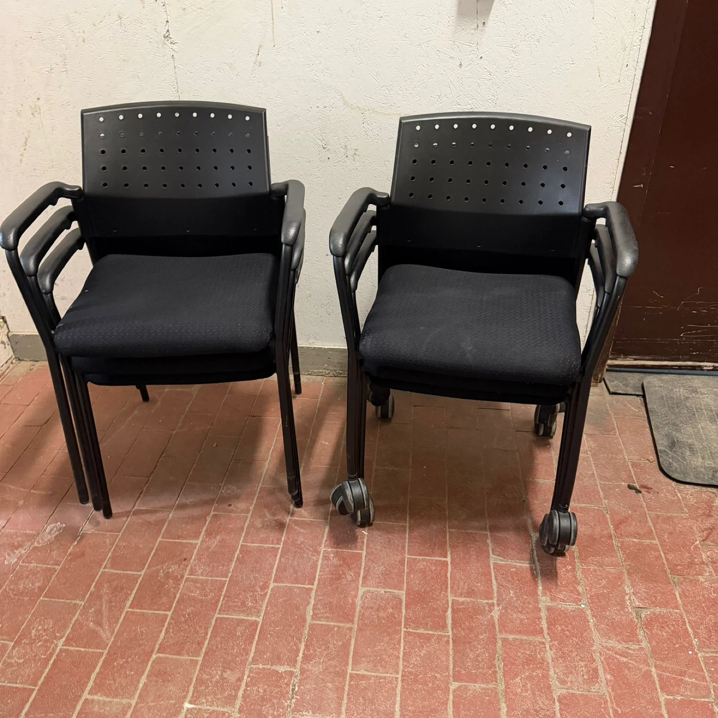 6 Sonic guest chairs with armrests